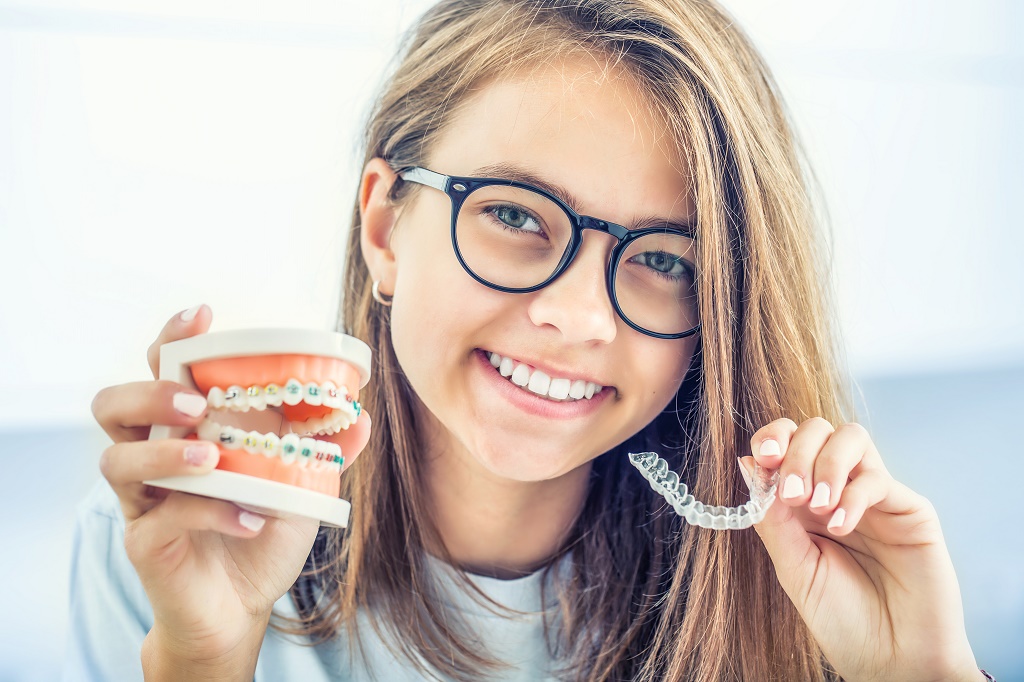 Which is Better Invisalign or Metal Braces? John Orthodontics